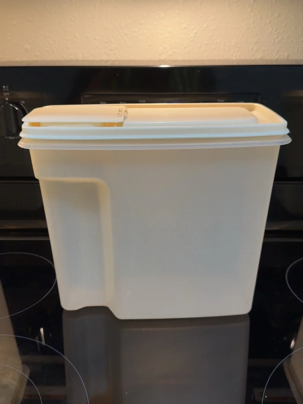 VTG Rubbermaid Plastic Food Storage Containers x3 with Lid - Cream